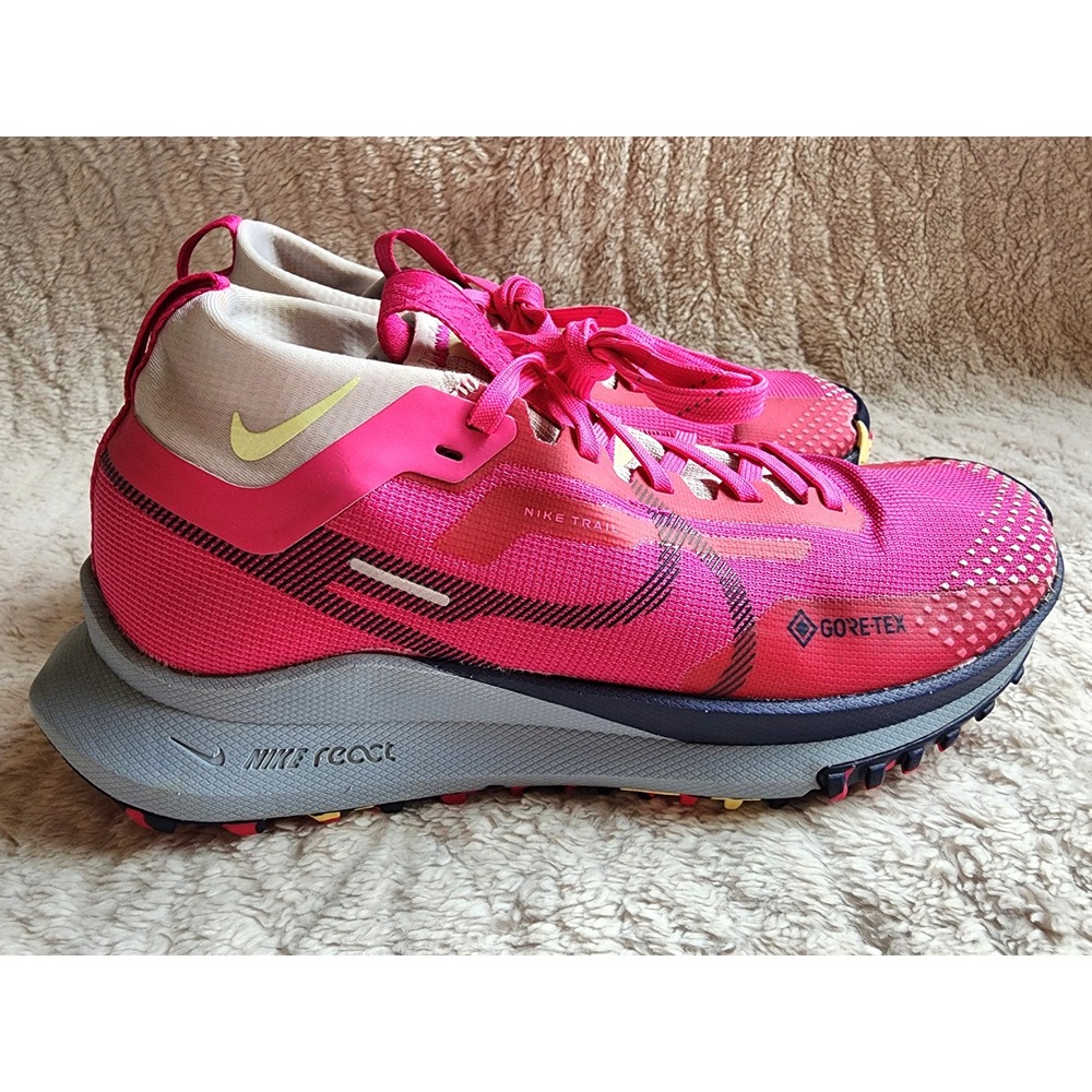 Nike Pegasus Trail 4 GORE-TEX Womens Pink Trail Running Shoes US 7.5
